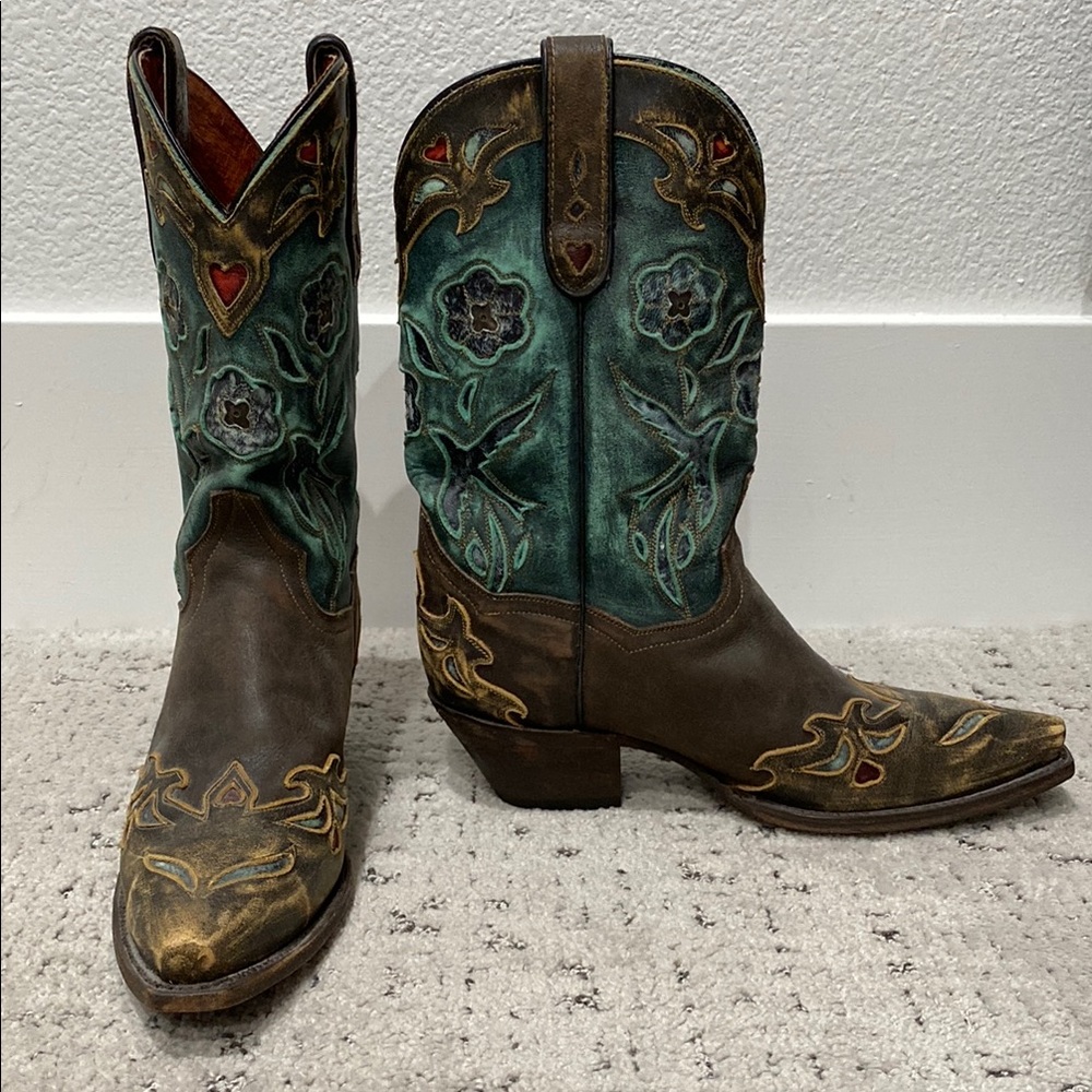 Dan Post Blue Bird, snipped toe Women’s Western Cowboy Boots-perfect - like new.